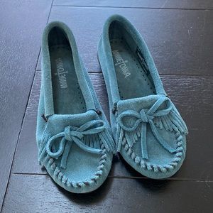 NWOT Minnetonka Blue Mocs. Blue. Size 5